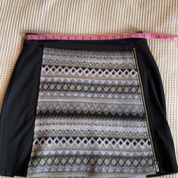 Adventura skirt, stretchy & warm.  Worn once! - Picture 2 of 7